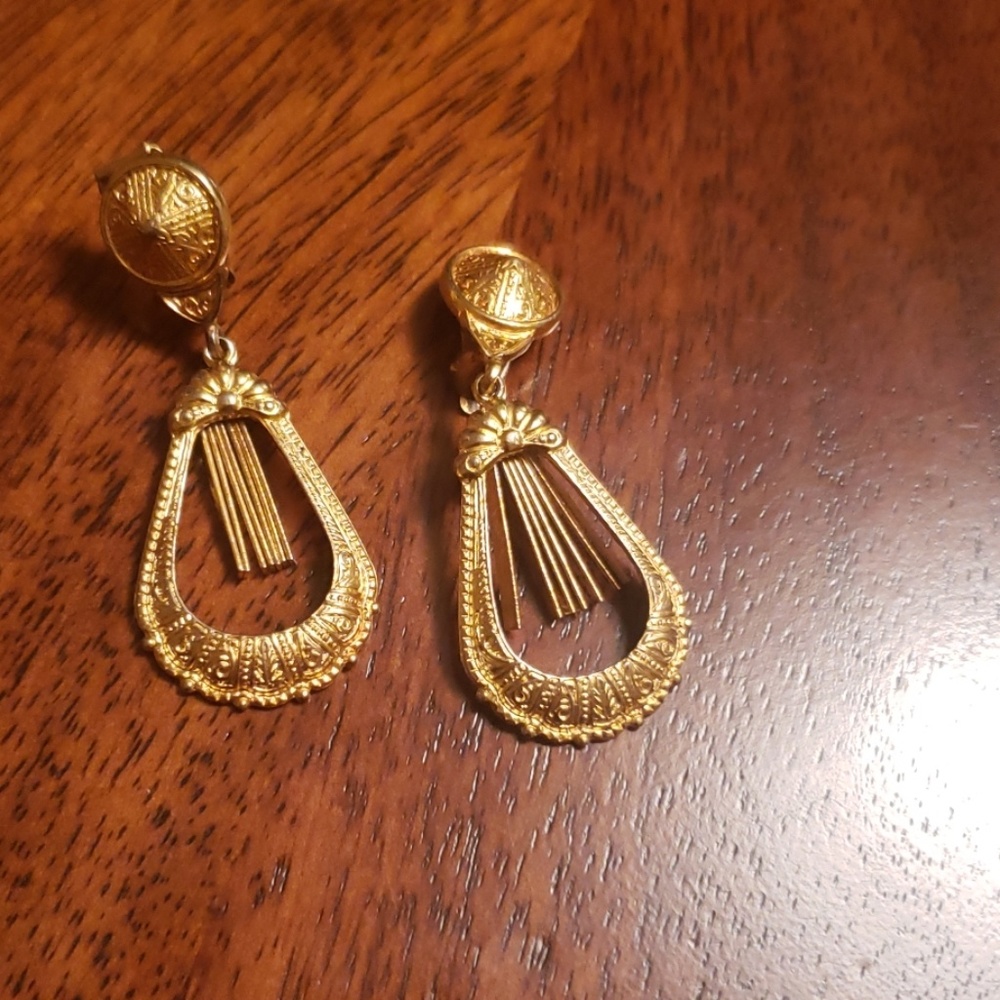 Vintage gold tone clip on earrings made in spain